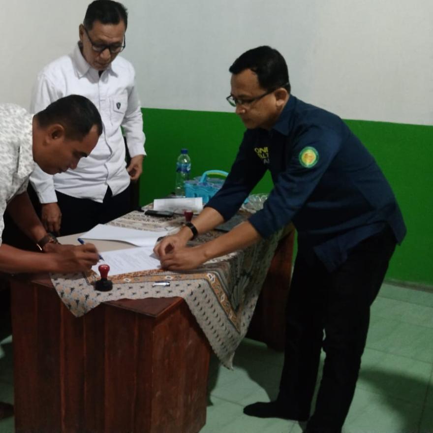 Penandatangan MOU kerja sama Pemerintah Tiyuh Makarti dengan Rumah sakit Asy-syifa 